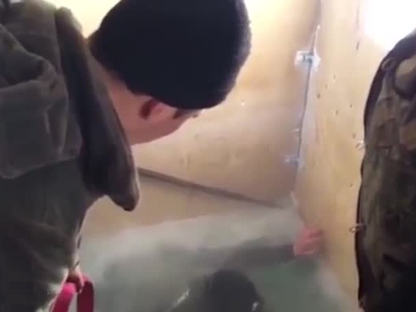 استرد هاتفه من حفرة جليدية .. ليجد لديه مكالمة فائتة